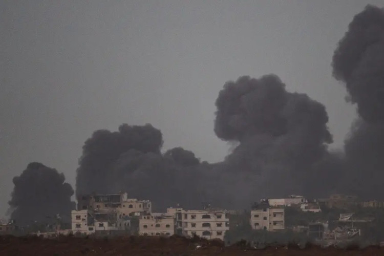 Smoke rises to the sky after an explosion in Gaza Strip as seen from Southern Israel, Saturday, Dec. 23, 2023. (AP Photo/Leo Correa)